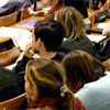 Amos_clanky_studenti_poslouchaji.gif